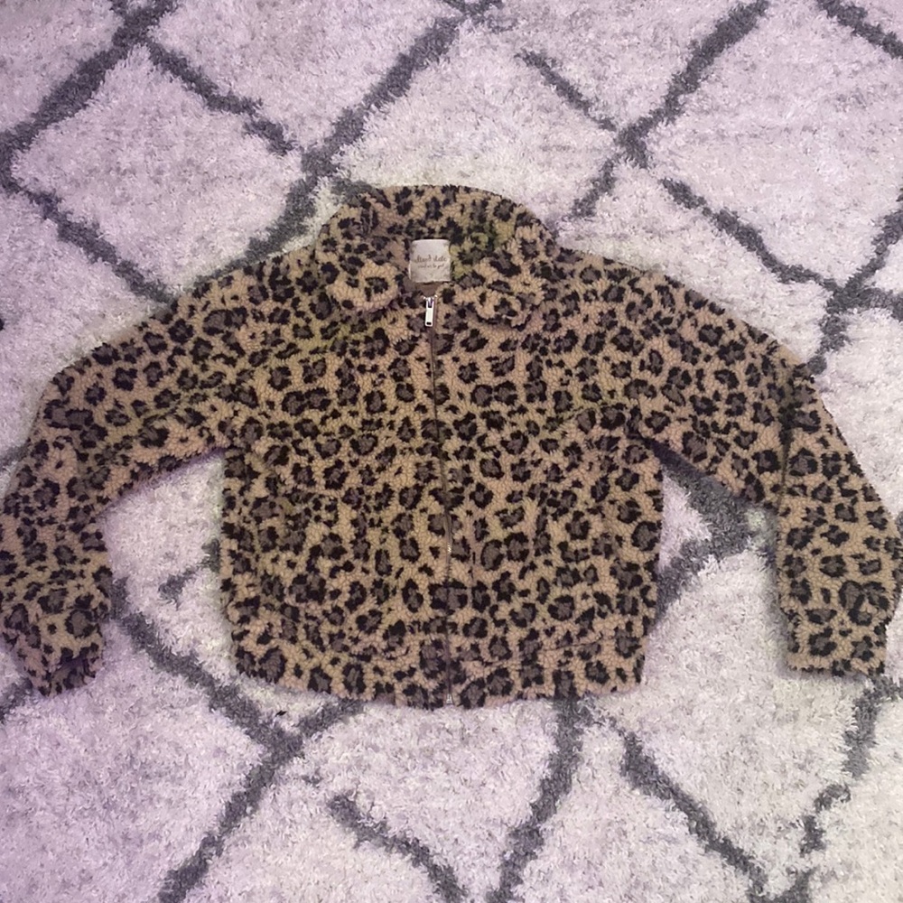 A brown fluffy leopard print jacket xs from altars state